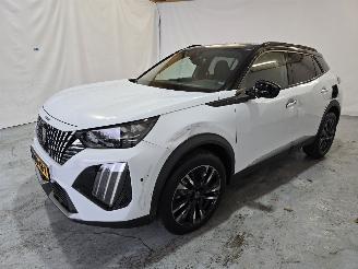 Peugeot 2008 1.2 Hybrid 145 GT picture 3