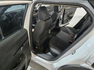 Peugeot 2008 1.2 Hybrid 145 GT picture 24