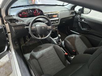 Peugeot 208 1.0 Pure Tech Like picture 19