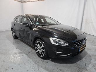 škoda osobní automobily Volvo V-60 2.4 D6 AWD Plug-In Hybrid Summum 2014/4