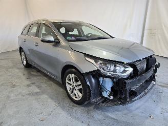krockskadad bil auto Kia Ceed Sportswagon 1.0 T-GDi DynamicLine 2021/6