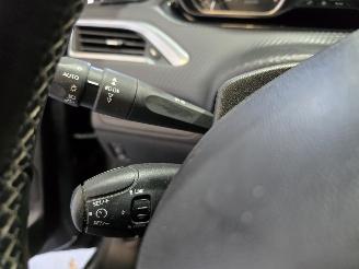 Peugeot 2008 1.2 PureTech Blue Lease Executive picture 23