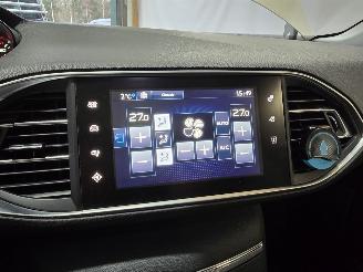 Peugeot 308 1.2 PureTech Blue Lease Executive picture 30