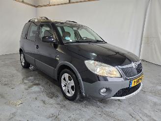 Vaurioauto  passenger cars Skoda Roomster 1.2 TSI Fresh 2014/2
