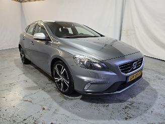 uszkodzony samochody osobowe Volvo V-40 2.0 D2 R-Design Bns 2015/7