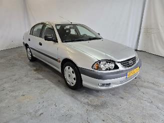 Schadeauto Toyota Avensis 1.6-16V Linea Terra 2000/12