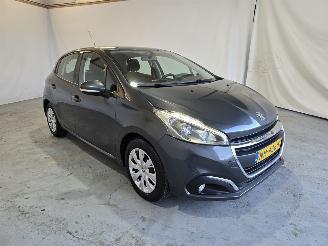 Vaurioauto  passenger cars Peugeot 208 1.2 PureT. Blue Lion 2017/1