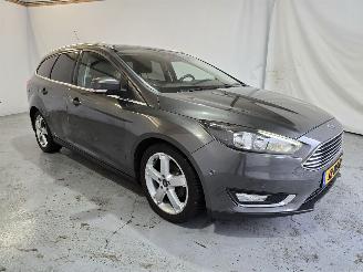 krockskadad bil auto Ford Focus 1.5 TDCI Titanium Edition 2015/11
