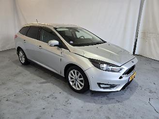 damaged passenger cars Ford Focus Wagon 1.0 Titanium 2017/8