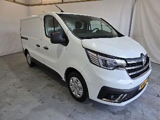 damaged passenger cars Renault Trafic  2023/1