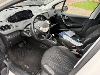 Peugeot 208 1.2 e-VTi Active  automaat picture 10