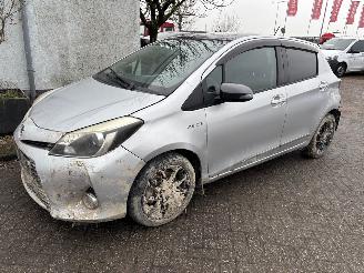 uszkodzony samochody osobowe Toyota Yaris 1.5 hybrid 2014/4