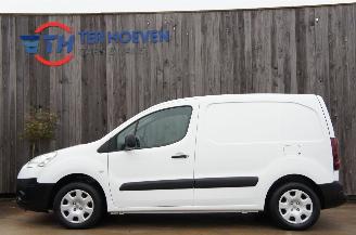 Vaurioauto  passenger cars Peugeot Partner 1.6 HDi Geisoleerde Laadruimte Klima Trekhaak 55KW Euro 5 2014/7
