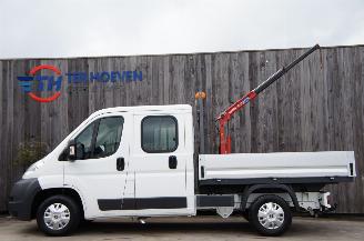 Vaurioauto  passenger cars Peugeot Boxer 2.2 HDi Dubbele Cabine Open Laadbak Kraan Airco Trekhaak 96KW Euro 4 2013/5