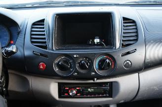 Mitsubishi L-200 2.5 DI-D Single Cab 4X4 2-Persoons Diff Lock 100KW Euro 4 picture 11