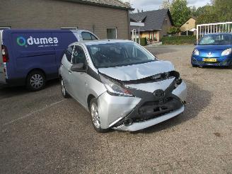 skadebil auto Toyota Aygo 1.0 VVT-i X-fun Airco NAP 2018/3