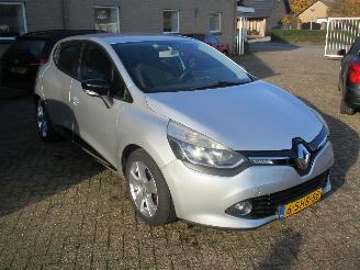 skadebil auto Renault Clio 0.9 TCe Expression 5drs 2013/10