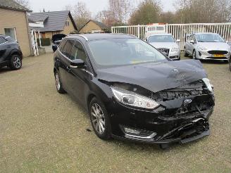krockskadad bil auto Ford Focus 1.5 Titanium Automaat wagon 2017/5