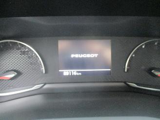 Peugeot 208 1.2 PureTech Allure picture 21