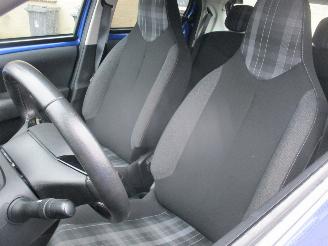 Peugeot 108 1.0 E -VTI BLUE L. EX picture 31
