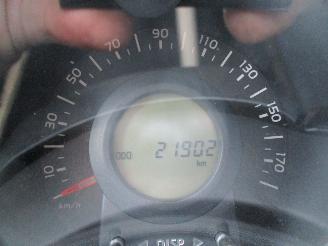 Peugeot 108 1.0 E -VTI BLUE L. EX picture 17