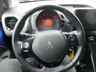 Peugeot 108 1.0 E -VTI BLUE L. EX picture 18