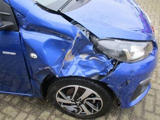 Peugeot 108 1.0 E -VTI BLUE L. EX picture 9