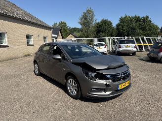 Vaurioauto  passenger cars Opel Astra 1.4 Edition AUT REST BPM €800,-!!! 2016/5