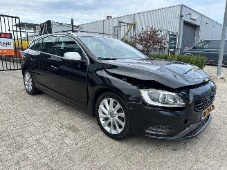 Coche accidentado Volvo V-60 2.0 T3 Summum 2017/4