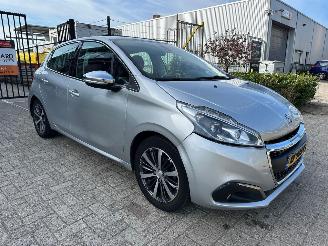 Voiture accidenté Peugeot 208 1.2 PureTech Active 2018/2