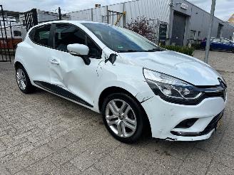 damaged passenger cars Renault Clio 1.0 TCe Life 2020/10