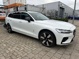 škoda osobní automobily Volvo V-60 2.0 T6 Plug-in hybrid AWD Plus Bright 2023/6