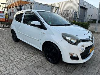 krockskadad bil auto Renault Twingo 1.2 16V Collection 2013/1