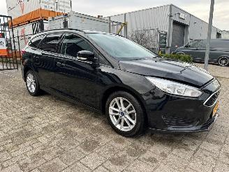 Vaurioauto  passenger cars Ford Focus Wagon 1.0 Trend 2016/5