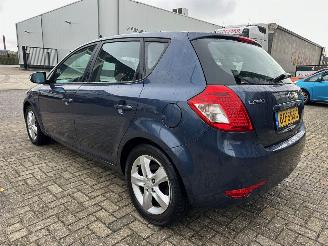 Kia Cee d 1.4 CVVT X-ecutive picture 4