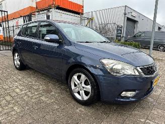 Damaged car Kia Cee d 1.4 CVVT X-ecutive 2010/1