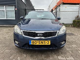 Kia Cee d 1.4 CVVT X-ecutive picture 2