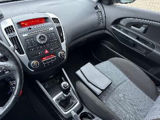 Kia Cee d 1.4 CVVT X-ecutive picture 10