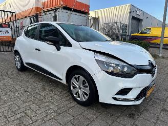 krockskadad bil auto Renault Clio 0.9 TCe Life 2018/4