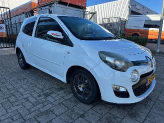 krockskadad bil auto Renault Twingo 1.2 16V Collection 2012/6