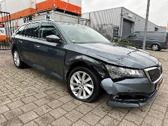 Voiture accidenté Skoda Superb Combi 1.4 TSI iV Business Edition Plus 2021/4