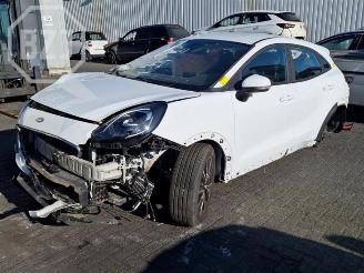 Coche siniestrado Ford Puma Puma, SUV, 2019 1.0 Ti-VCT EcoBoost mHEV 12V 2021
