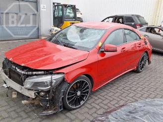 Coche siniestrado Mercedes Cla-klasse CLA (117.3), Sedan, 2013 / 2019 1.6 CLA-180 16V 2014