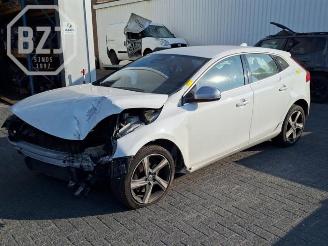 demontáž osobní automobily Volvo V-40 V40 (MV), Hatchback 5-drs, 2012 / 2019 1.6 T2 GTDi 16V 2014