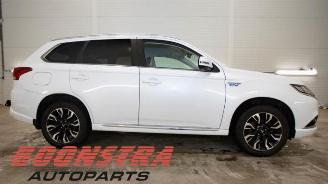 Mitsubishi Outlander Outlander (GF/GG), SUV, 2012 / 2022 2.0 16V PHEV 4x4 picture 6