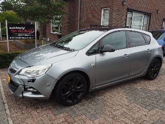 krockskadad bil auto Opel Astra 1.4 Turbo Sport 2012/6