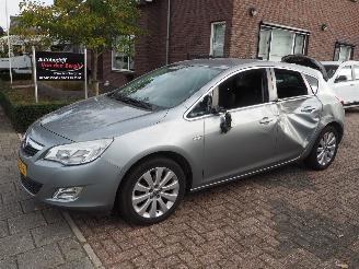 damaged passenger cars Opel Astra 1.4 Turbo cosmo 2012/3