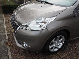 Peugeot 208 1.2 VTi Style picture 7