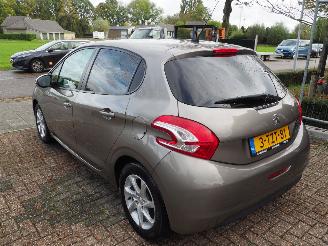 Peugeot 208 1.2 VTi Style picture 6