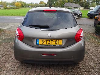 Peugeot 208 1.2 VTi Style picture 5